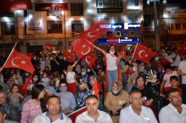 15 TEMMUZ PROGRAMI CUMHURİYET MEYDANINDA GERÇEKLEŞTİ