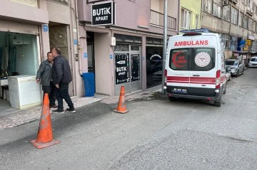 3’üncü kattan düşen bebeği tente kurtardı