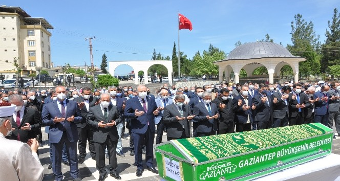 ŞAMİL TAYYAR’IN BABASI SON YOLCULUĞUNA UĞURLANDI