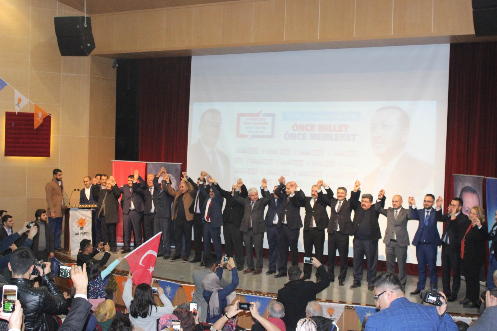 AK PARTİ GÖVDE GÖSTERİSİ İLE ÖNCE SKM BAŞKANLIĞINI AÇTI SONRA ADAYLARINI TANITTI  AK PARTİ KİLİS İLÇE BELEDİYE BAŞKAN ADAYLARI