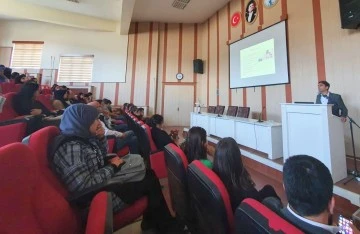 7 Aralık Üniversitesi’nde “Kuantum Felsefesi ve Kuantum Felsefesinin Araştırmaya Etkisi” Başlıklı Konferans Gerçekleştirildi