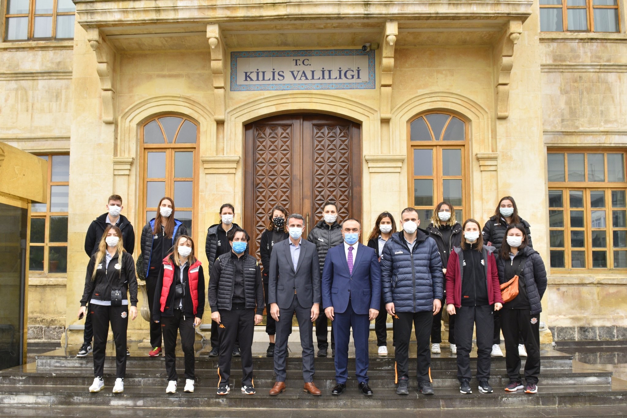 SAKARYALI VOLEYBOL TAKIMINDA VALİ SOYTÜRK’E ZİYARET