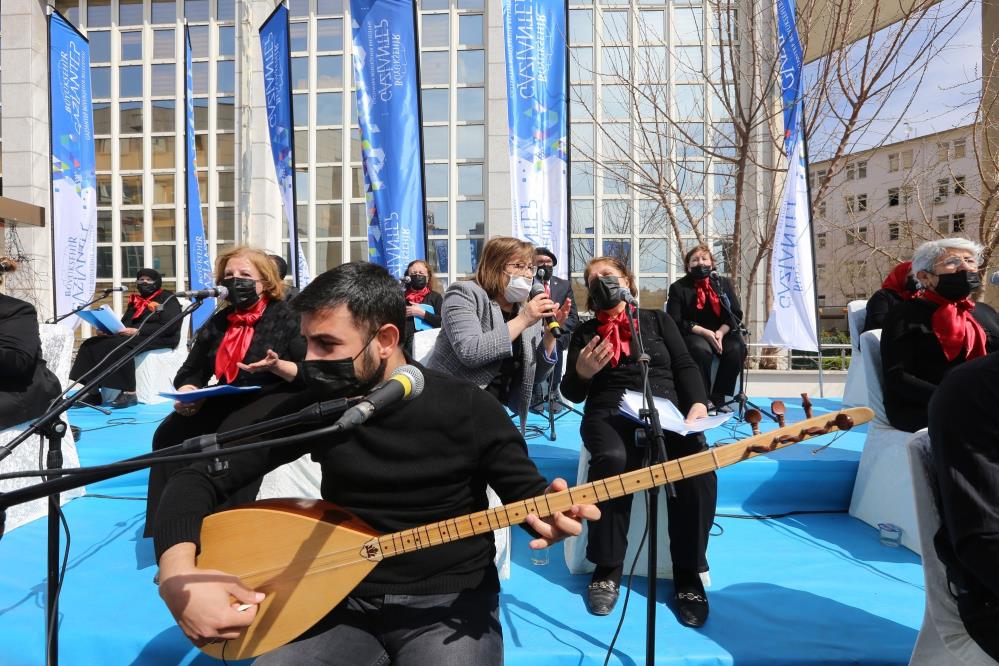 AÇIK HAVA KONSERİNDE BAŞKAN FATMA ŞAHİN TÜRKÜ SÖYLEDİ