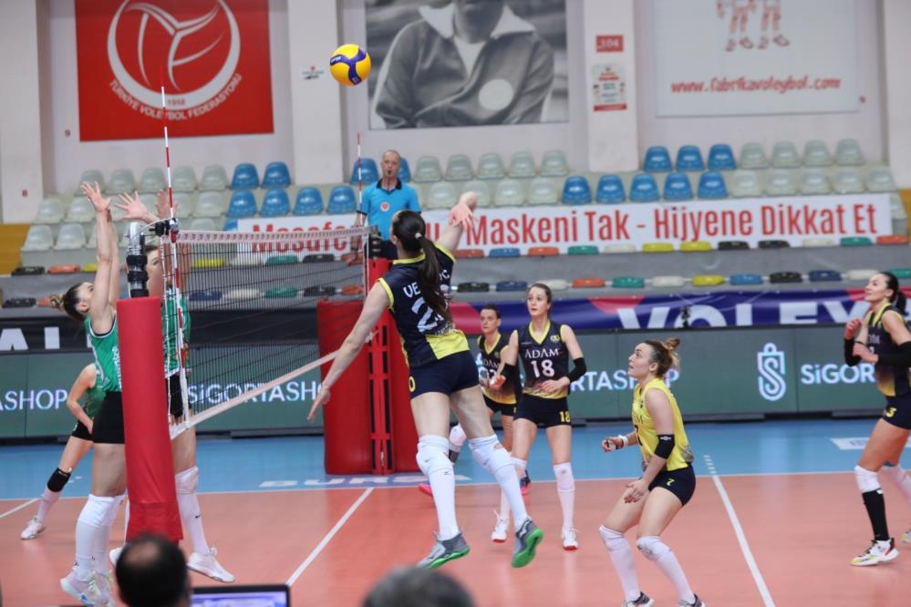 ADAM VOLEYBOL MUHTEŞEM BAŞLADI: 3-1