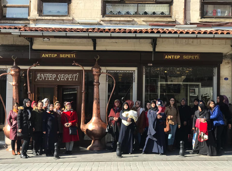 TÜRK VE SURİYELİ ÖĞRENCİLERİ GAZİANTEP’İ GEZDİ