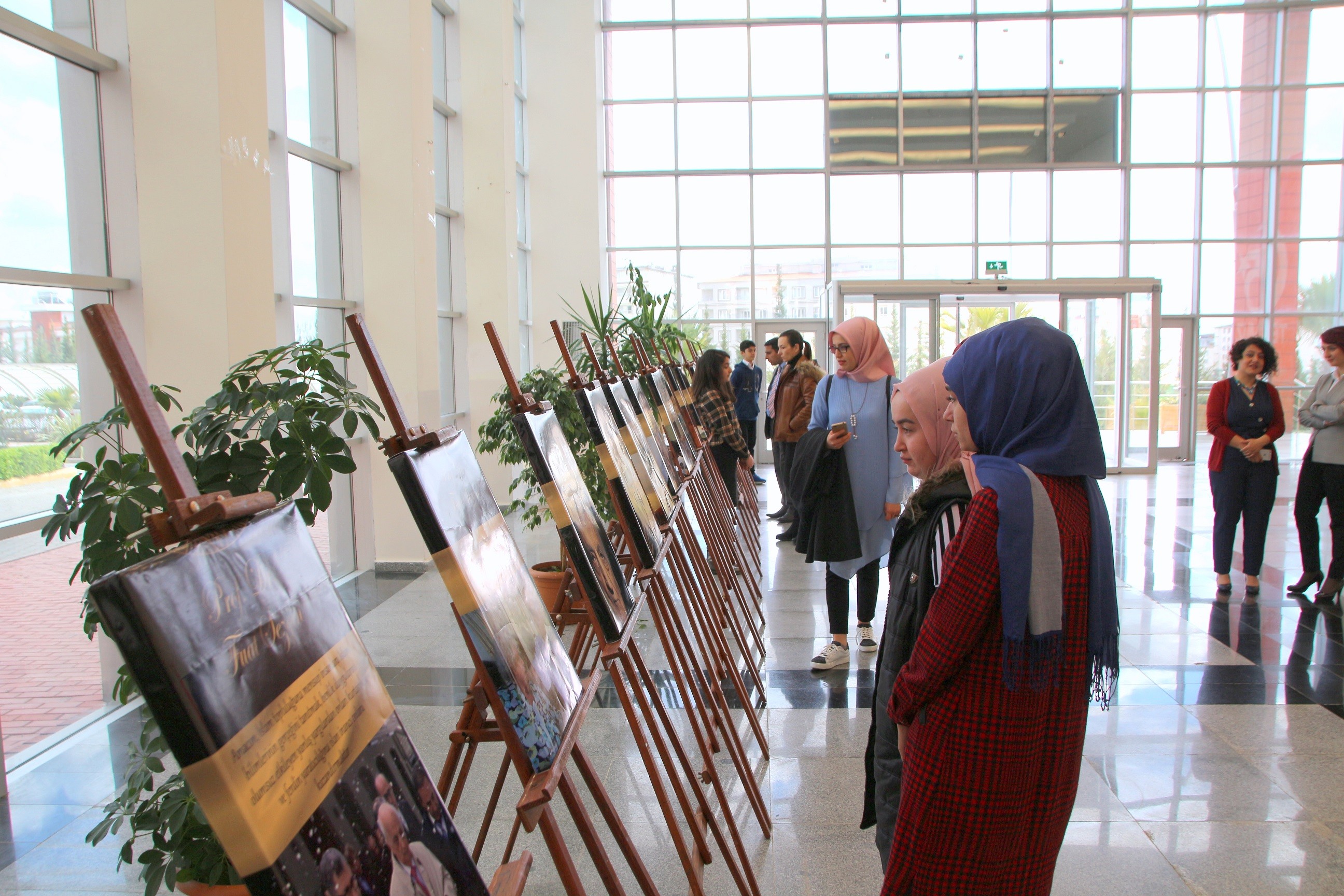 KİYÜ’DE Fuat Sezgin anısına konferans ve fotoğraf sergisi