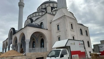 Abdülhamidhan Cami açılış için gün sayıyor