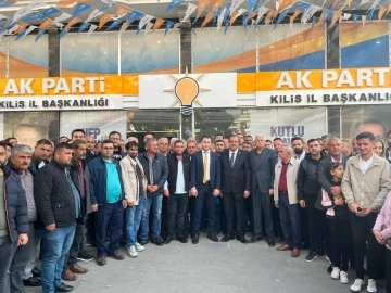 Adaylık başvurusu miting havasına döndü