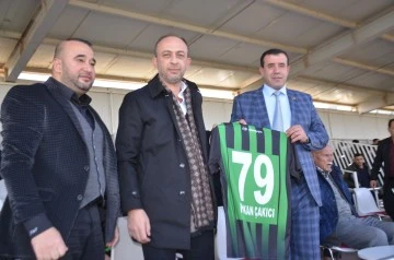 AHMET GÜNAY İŞ ADAMI HAKAN ÇAKICI'YA KİLİS BELEDİYESPOR FORMASI TAKDİM ETTİ