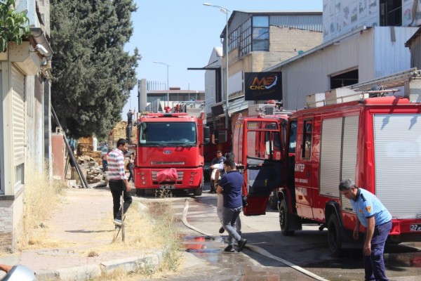 AHŞAP ATÖLYESİNDE ÇIKAN YANGIN BÜYÜMEDEN SÖNDÜRÜLDÜ