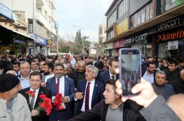 AK Partinin yürüyüşü alanlara sığmadı!