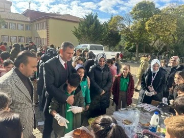 Altay, Mazlumlara Destek Kermesini Ziyaret Etti