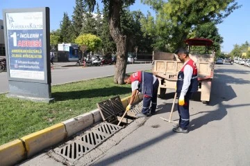 Ani yağışlara karşı derivasyon kanalları, menfez, mazgal temizlikleri yapılıyor