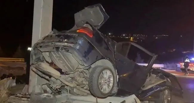 Ankara’da Feci Kaza: Direğe Çarpan Otomobilde 4 Kişi Hayatını Kaybetti, 1 Kişi Yaralandı