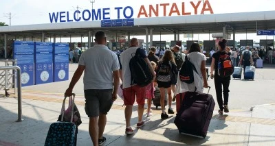 Antalya turizmde rekor yolunda: 11 ayda 16 milyonu aşkın ziyaretçi