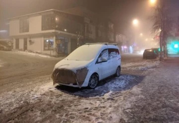 Araçlar soğuktan battaniye ile korunuyor