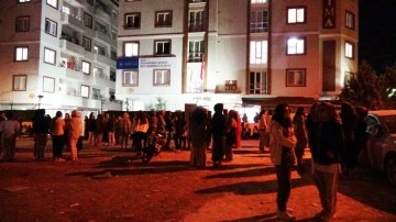 Artçı deprem Kilislileri sokağa döktü