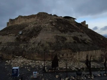 Asırlık Gaziantep kalesi yıkıldı