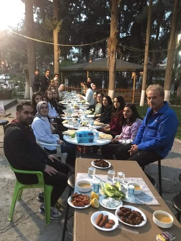 Ataköşker, öğrencileri ile iftarda buluştu