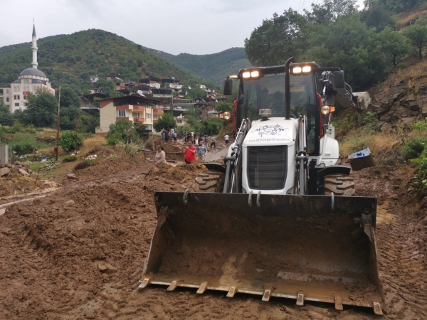 Aydın Büyükşehir Belediyesi’nden taşkına anında müdahale
