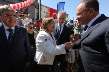 BAKAN BOZDAĞ: FATMA ŞAHİN SADECE TÜRKİYE’NİN DEĞİL, DÜNYANIN EN İYİ BELEDİYE BAŞKANLARI ARASINDA