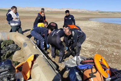 Baraja balık tutmaya gidenlerin botu battı: 1 ölü