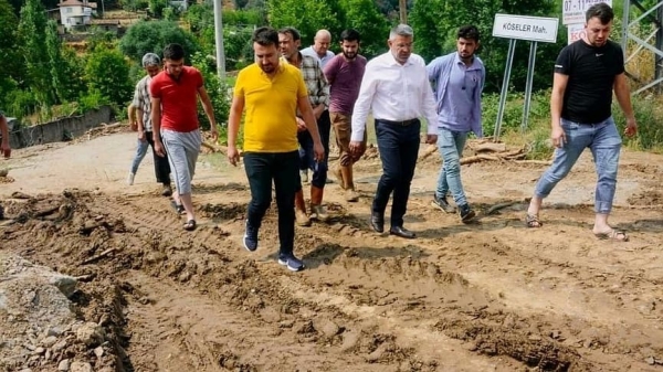 Başkan Güler selden etkilenen mahallelerde incelemelerde bulundu
