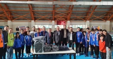 Başkan Ramazan'dan, dereceye giren sporculara malzeme desteği