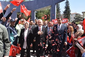 Başkan Tahmazoğlu, mazbatasını aldı