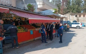 Başkan Yardımcısı Yaşar kaldırım işgalinde bulunan iş yerlerini denetledi