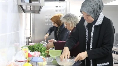 Bayat ekmekleri değerlendirerek yeni lezzetler ortaya çıkarıyor