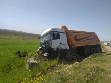 Bayram tatili yolunda feci kaza: 1'i polis 4 ölü