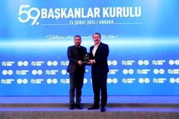 Bekir Şen’e plaket