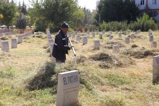 Belediyeden tarihi mezarlıkta bakım