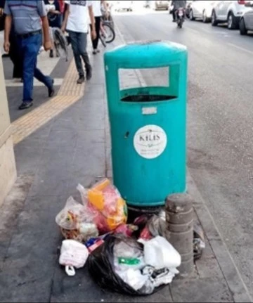 Bu Şehir Bizim! Lütfen yerlere bu çöpleri atmayalım!