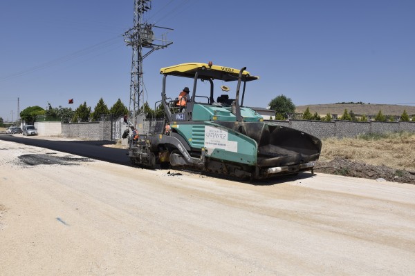 BÜYÜKŞEHİR 5 KÖYDE 14 BİN 500 METRELİK SICAK ASFALT ÇALIŞMASI BAŞLATTI