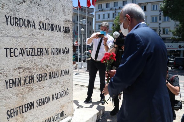 CHP LİDERİ KEMAL KILIÇDAROĞLU, ŞAHİNBEY VE KARAYILAN'IN MEZARINI ZİYARET ETTİ