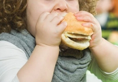 Çocuklarda obezitenin neden olduğu psikolojik sorunlara dikkat!