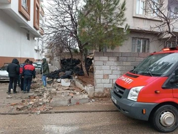 Çöken duvarın altında kalan çocuklardan biri hayatını kaybetti