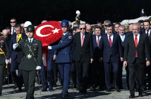 Cumhurbaşkanı Erdoğan başkanlığındaki devlet erkanı Anıtkabir’i ziyaret etti