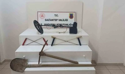 Define bulmak için kaçak kazı yapan 2 şahıs yakalandı