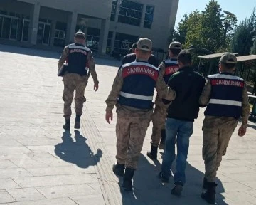 DEMİR KAPIYI ÇALAN HIRSIZLAR JANDARMA'DAN KAÇAMADI