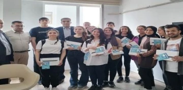 Depremzede öğrencilere 1500 adet tablet dağıtıldı