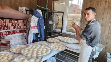 Depremzedeler İçin Bağ Evini Fırına Çevirdi