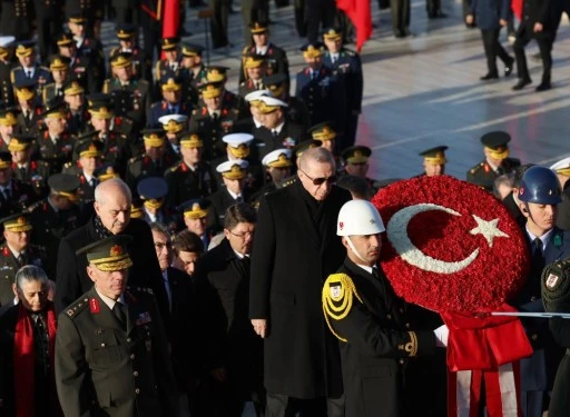 Devlet erkanı Ata'nın huzurunda