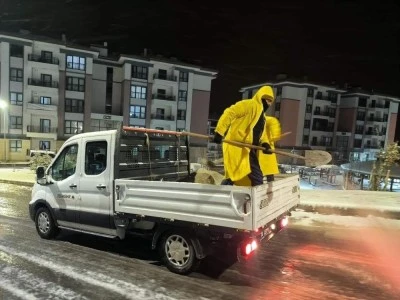 Doğanşehir'de karla mücadele çalışmaları devam ediyor