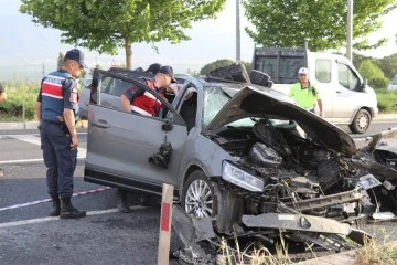 Ehliyetsiz gencin kullandığı lüks araç karşı şeride geçip kazaya neden oldu: 1 ölü, 1 yaralı