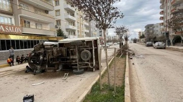 Ehliyetsiz sürücünün kullandığı kamyonet devrildi