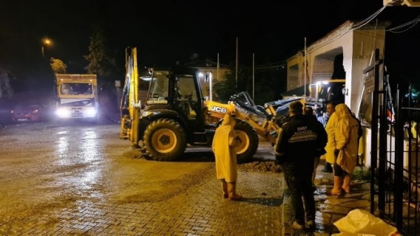 Emet’te sağanak yağış sele neden oldu
