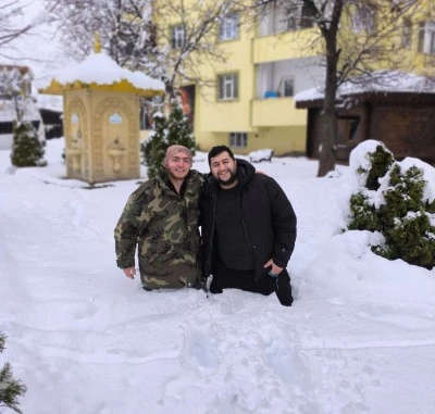 Erzurum Uzundere’de son 40 yılın en yoğun kar yağışı hayatı felç etti